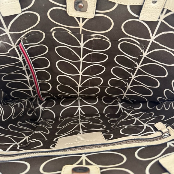 Large Orla Kiely Lester stem tote bag. - Picture 7 of 9